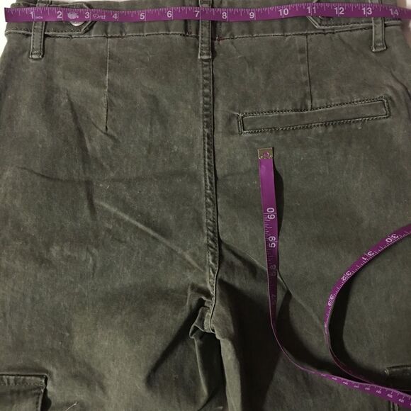 BDG Olive Green Mid-Rise Slim Fit Cargo Pants Size 26 NWT - Picture 10 of 12